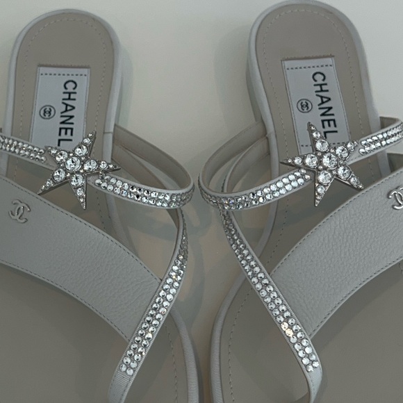 CHANEL DOVE GRAY CRYSTAL STAR SANDALS SIZE EU 38 / US 8 NWOTS! - Picture 10 of 15